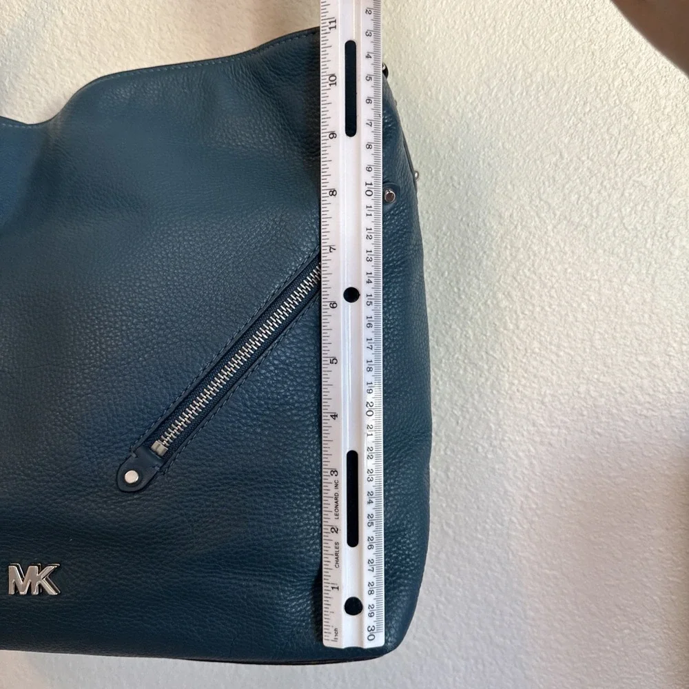 Michael Kors Evie Large Pebbled Leather Hobo Bag Silver‎ Tone Hardware-READ